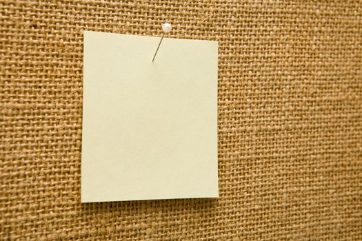 Blank note on a bulletin board