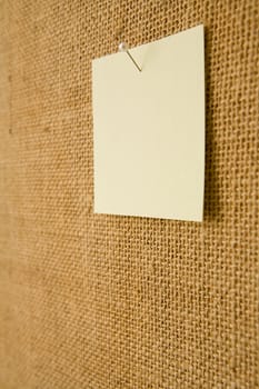 Blank note on a bulletin board