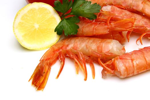 fresh shrimp withlemon slice