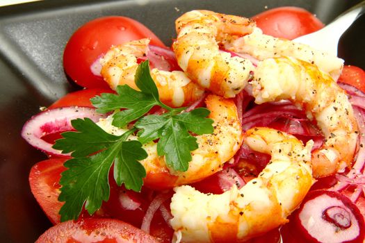 fresh shrimp salad with tomates