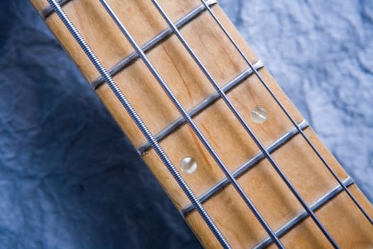 Electric bass guitar with four strings