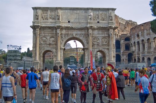 start area around colosseum at rome marathon 