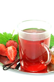 Strawberry tea with fresh strawberries and vanilla