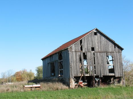 Image of an old abandoned barn.