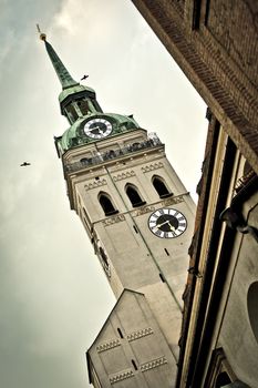 An image of the "Alte Peter" church in Munich Germany