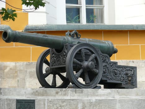 Cannon in the Kremlin territory