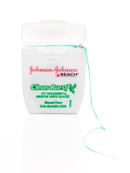 Reach Clean Burst icy spearmint dental floss by Johnson & Johnson