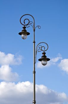 Image of an old fashioned street lamp.