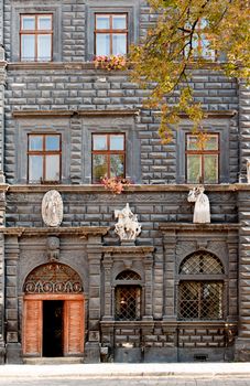 Facade of a building with windows. The building is constructed 1850-1890