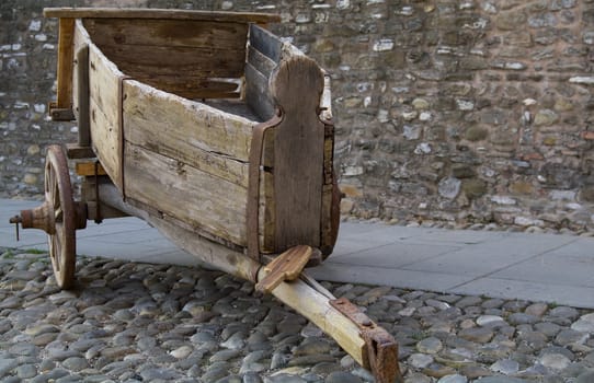Old wooden wagon used for transporting grapes