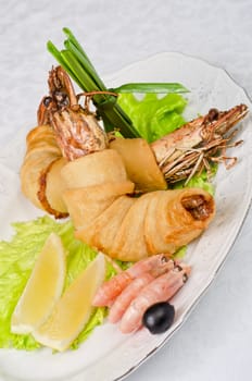 shrimps, with lettuce, green onion, lemon and black olive