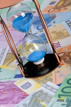 Time of money. A sand-glass and the European currency