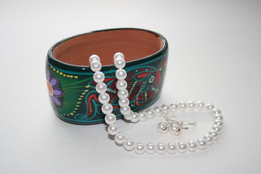 pearl necklace and earrings with jewlery holder