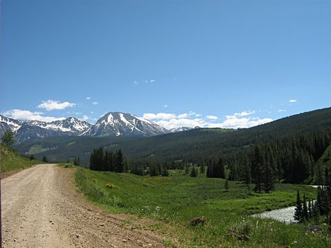 A photograph of mountain scenery in the United States.
