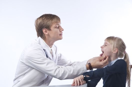 The doctor in a white dressing gown and the little girl at it on reception