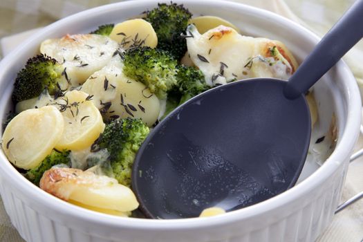 Vegetarian casserole with potatoes, broccoli and mozzarella cheese.