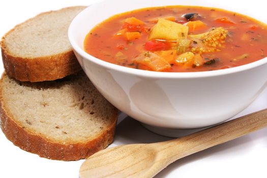 Fresh vegetable soup with bread