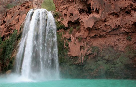 A view of the havasu waterfall within the grand canyon.
