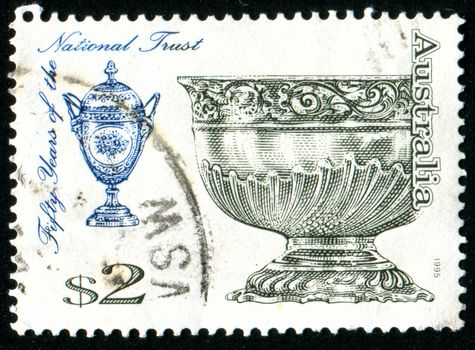 AUSTRALIA - CIRCA 1995: stamp printed by Australia, shows China urn, silver bowl, circa 1995