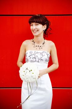 funny bride by the red wall