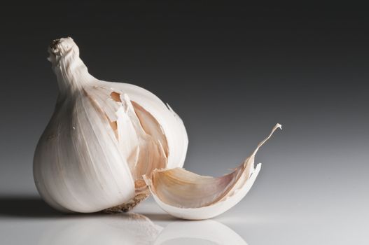Garlic ready for preparing traditional Italian food