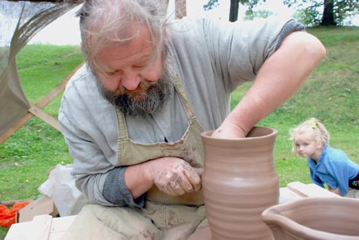 Demonstrational production of jug at folk crafts fair