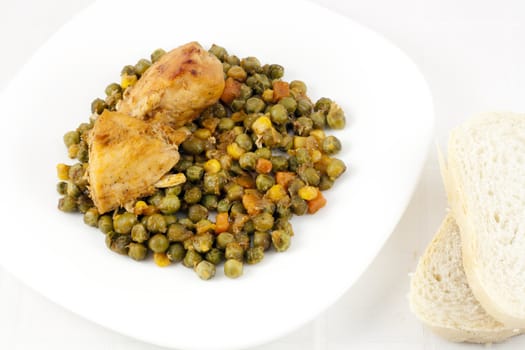 Baked chicken meat with green peas, carrots, corns and two slices of bread