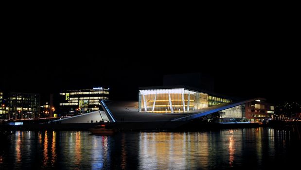 New opera house in Oslo by night