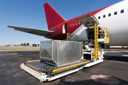 Loading platform of air freight to the aircraft