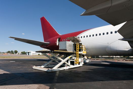 Loading platform of air freight to the aircraft