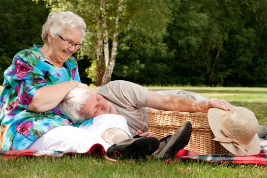 Elderly couple enjoying the spring in the park