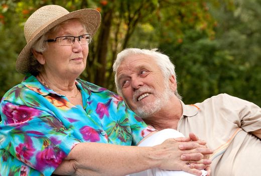 Elderly couple enjoying the spring in the park