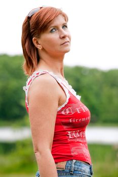 Beatifull woman with a red shirt