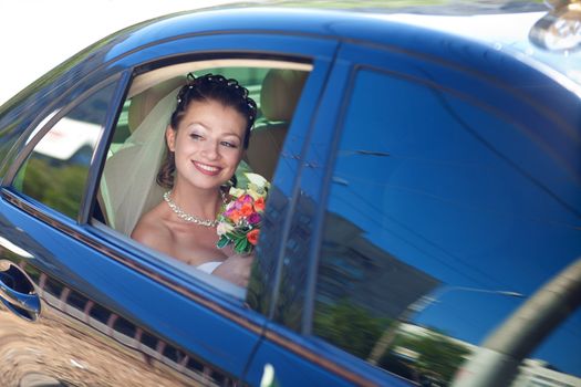 portrait of the bride in the car