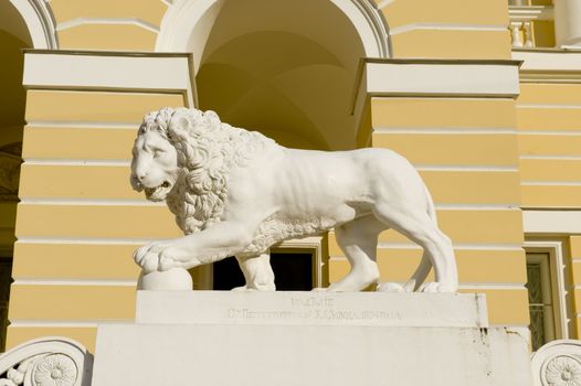 Sculpture of a lion before a facade of Russian Museum in Sankt Petersburg