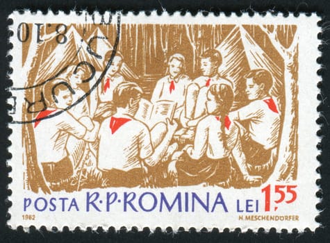 ROMANIA - CIRCA 1962: The Romanian pioneers read the book, circa 1962.