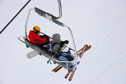 Ski lift going up the track