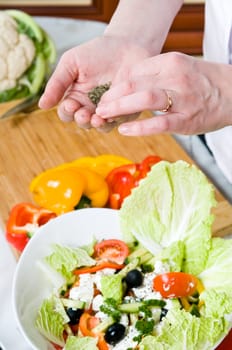 Preparation of vegetarian salad from fresh vegetables