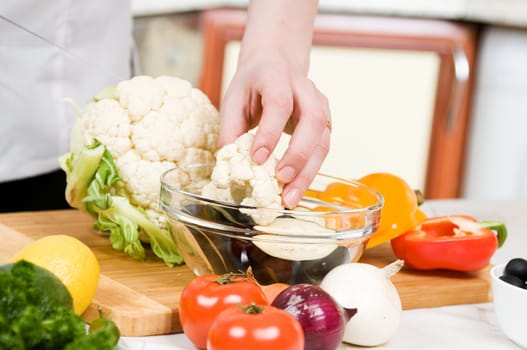 Preparation of vegetarian salad from fresh vegetables