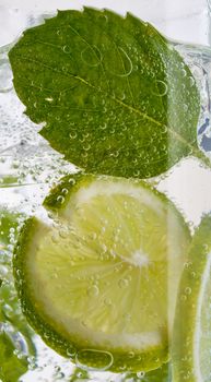 Refreshing drink with lime and mint