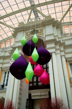 The decorated balloon, inside the business building