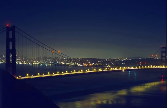 Golden Gate Bridge at night