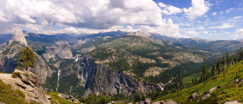 panorama of Yosmite national Park in California