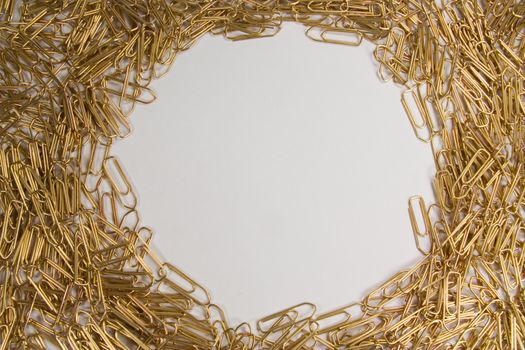 Picture of paperclips forming a round frame