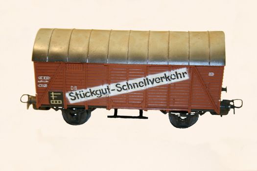 alter Güterwagon,einer Spielzeug Modelleisenbahn
old freight wagon, a toy model train
