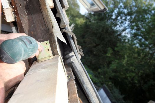 Installation of wooden construction of a roof window