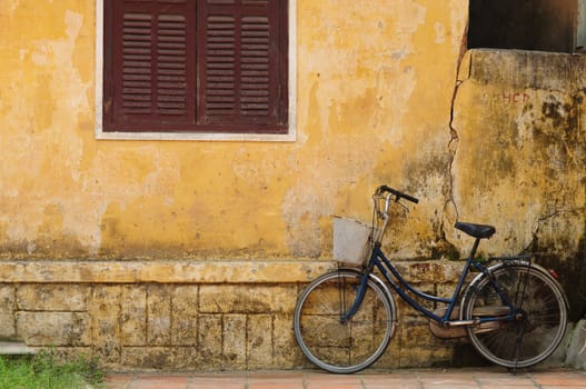 Bicycle and old house in Hoi an, Vietnam