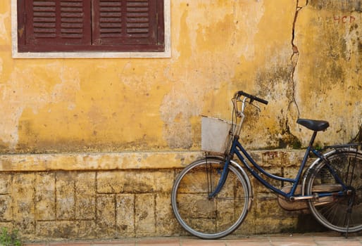 Bicycle and old house in Hoi an, Vietnam