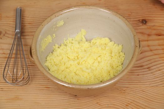 creamy mashed potatoes with chives in a  bowl