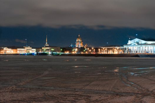 Kind on the Arrow of Vasilevsky island  Sankt-Peterburg at night